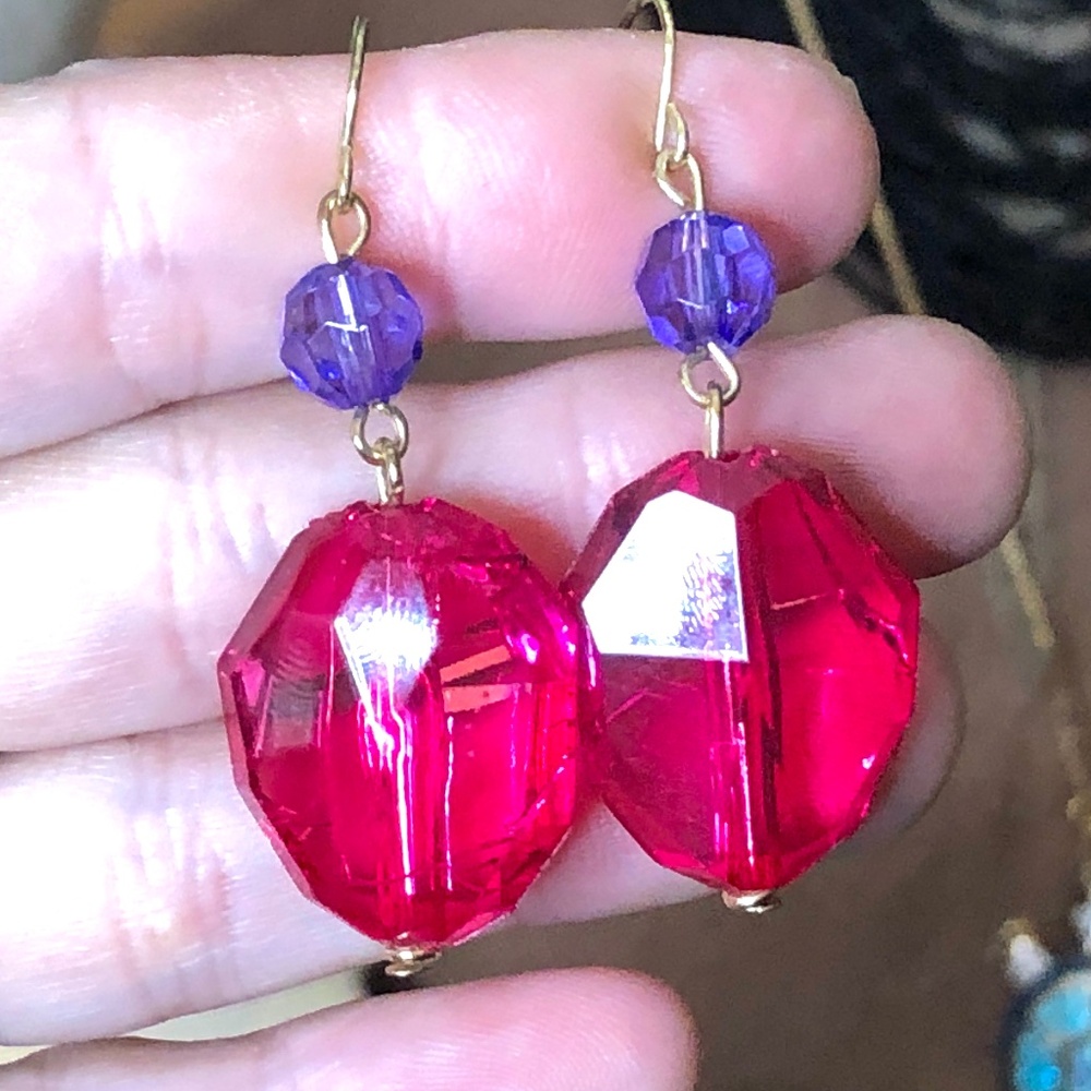 3/$24 VTG 90s Deep Pink/Purple Faceted Acrylic Bead Drop Dangle Pierced Earrings